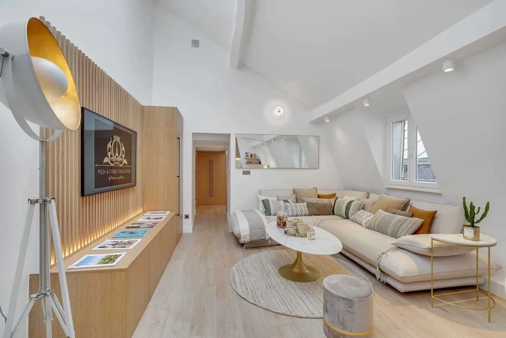 Historical Apartment in the Heart of Paris - 4 - photo 9