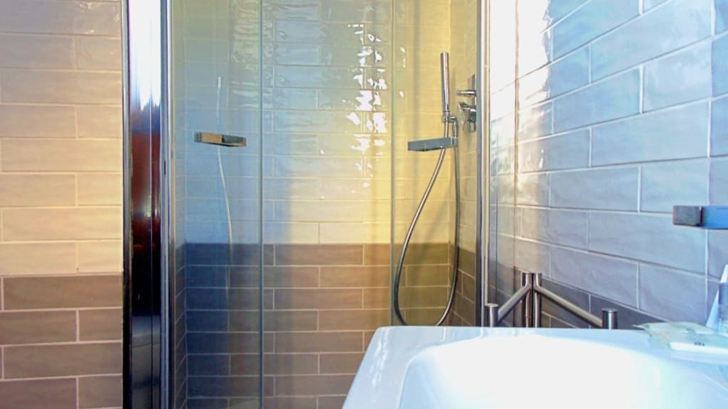 Emi's Guest House - photo 10