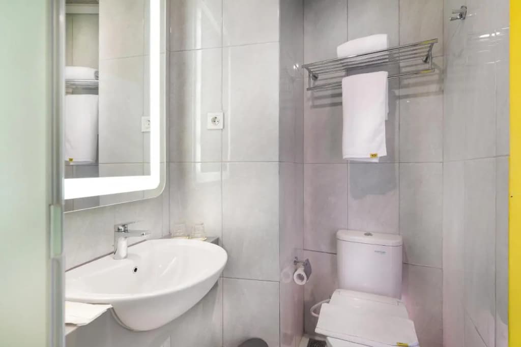 YELLO Hotel Manggarai Jakarta - photo 42