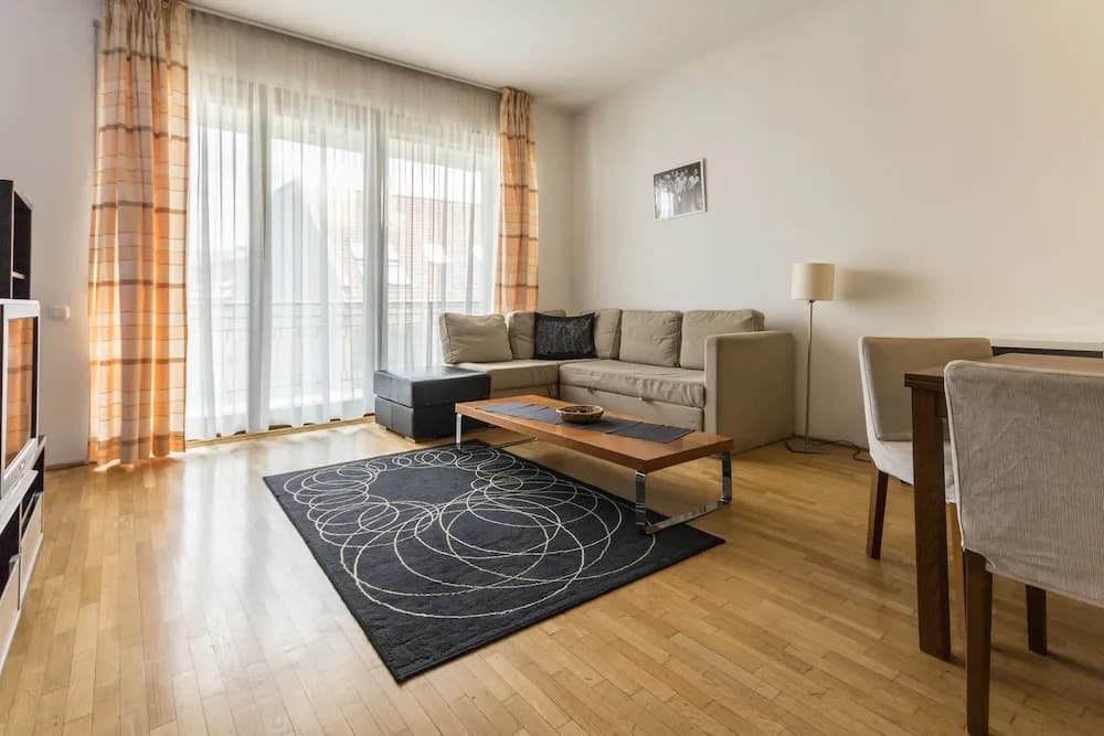 Club 99 Apartments - photo 4