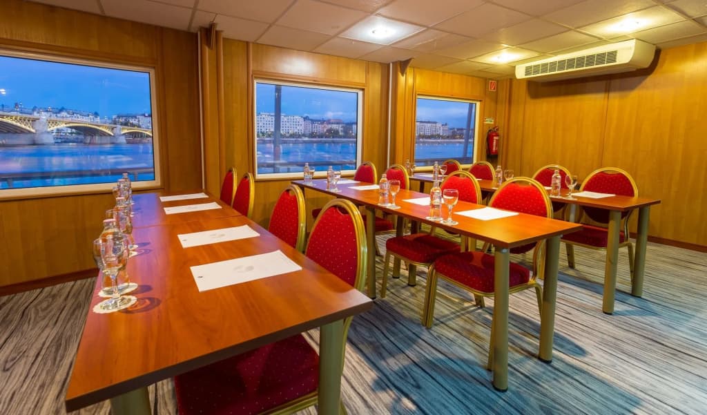 Grand Jules Boat Hotel Budapest - photo 23