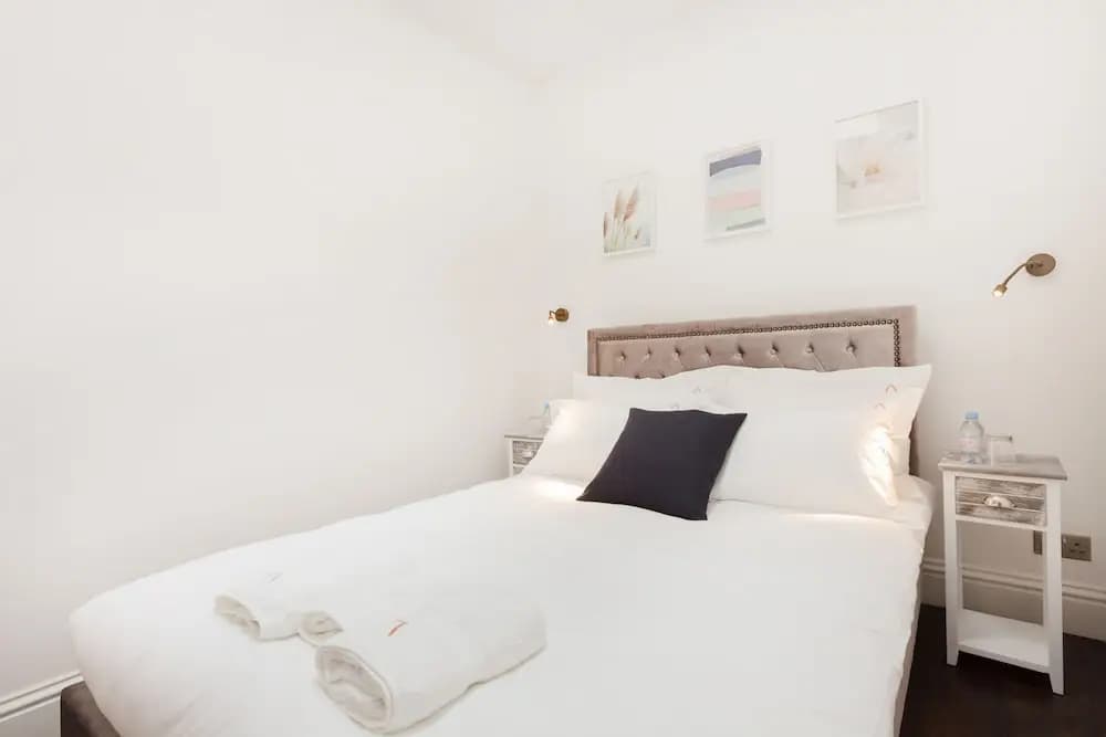 2 Bdr Queens Gardens by the Residences - photo 4