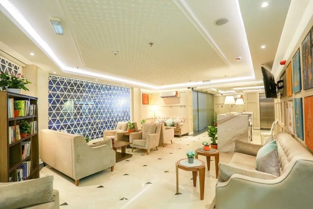 Oyyo Plaza Hotel - photo 2
