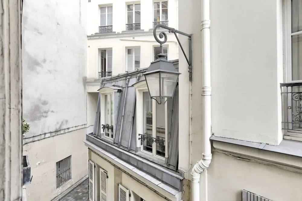 Classy and Cosy 1-bedroom Ensuite, 2min Walk From Cadet Metro - photo 1