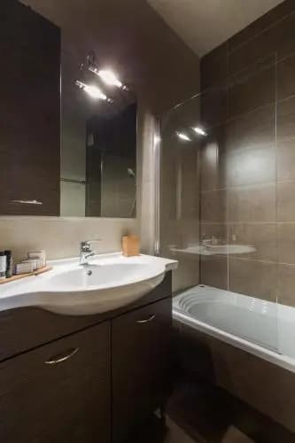 Stylish and Spacious 2BD - Thiseio by UPSTREET - photo 8