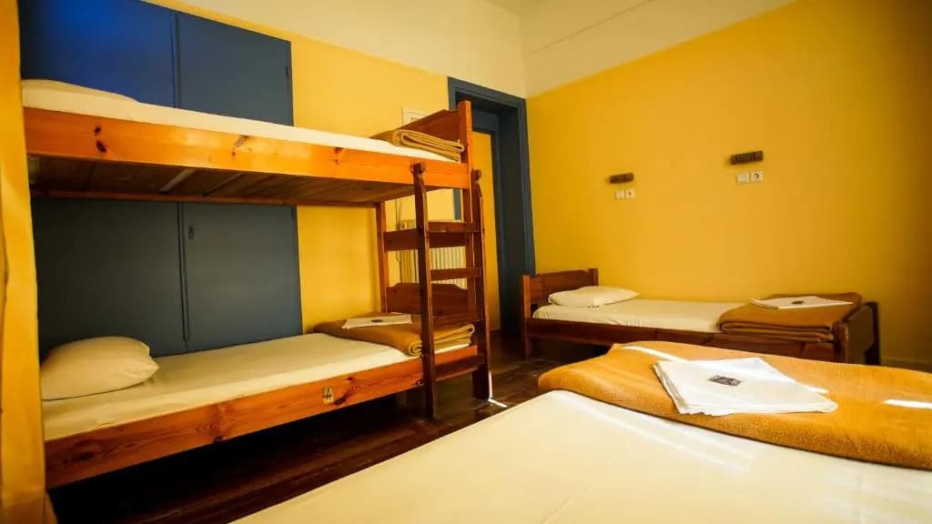 The Student and Travellers Inn Hotel - photo 4