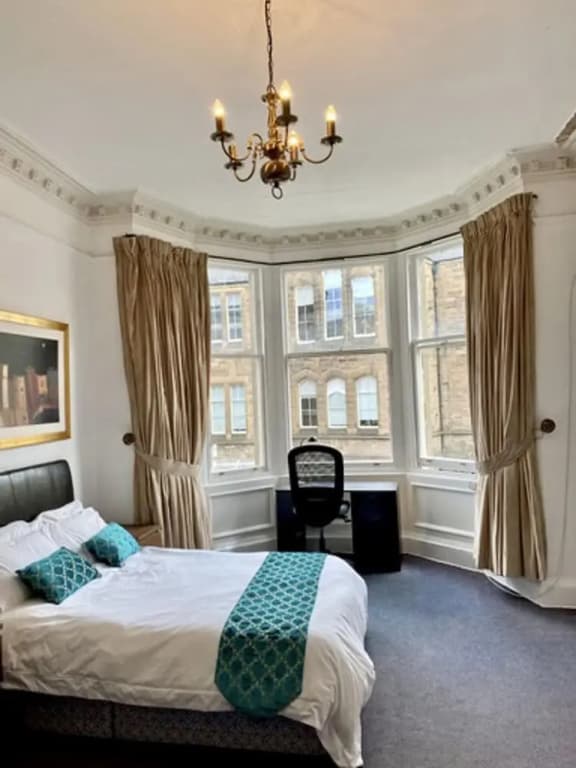 Large 5 Bedroom Flat in Marchmont, Edinburgh - photo 2