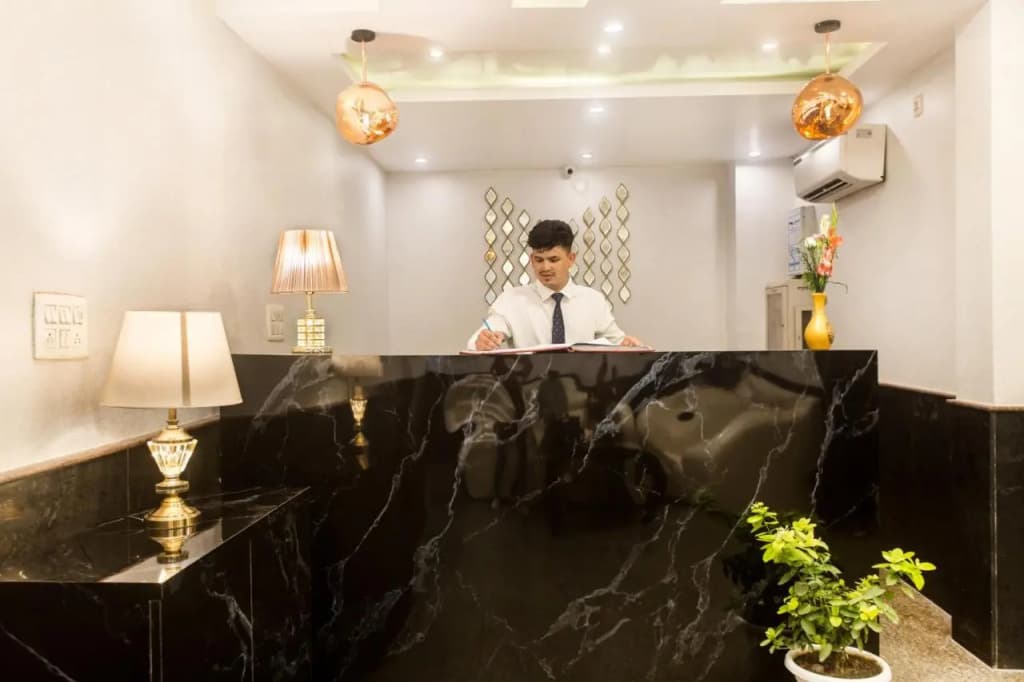 Hotel Earth - photo 13