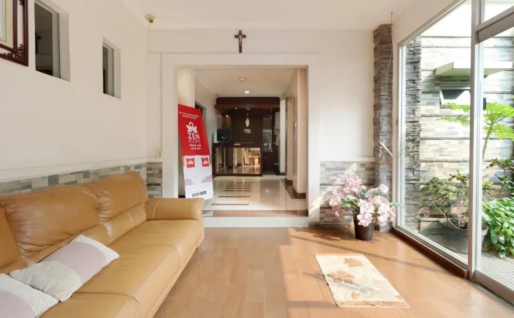 Clover Residence Near Mall Ambassador - photo 1