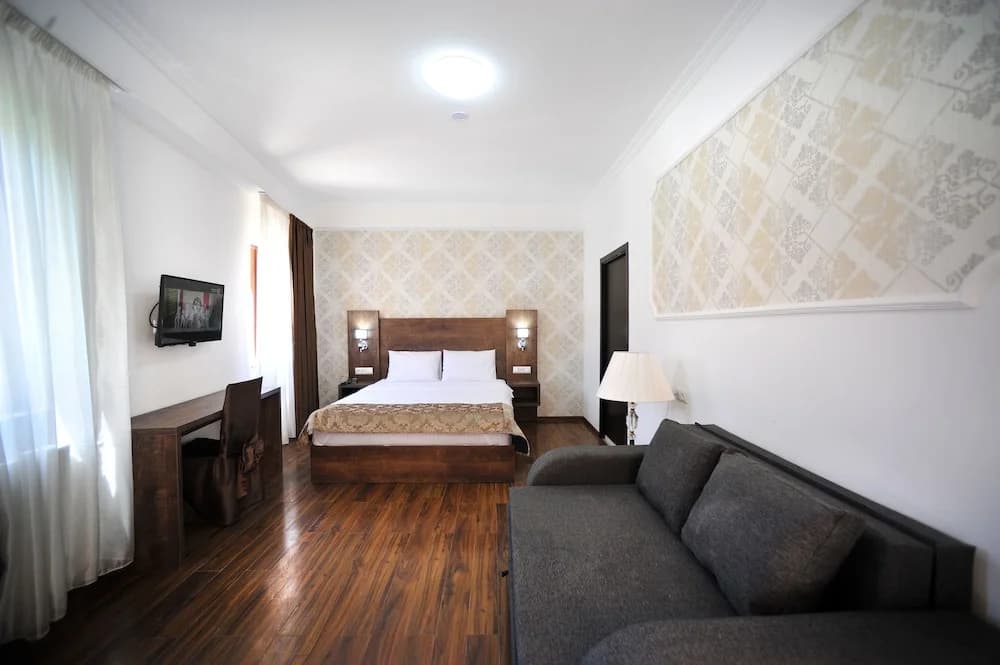 RK City Hotel - photo 4