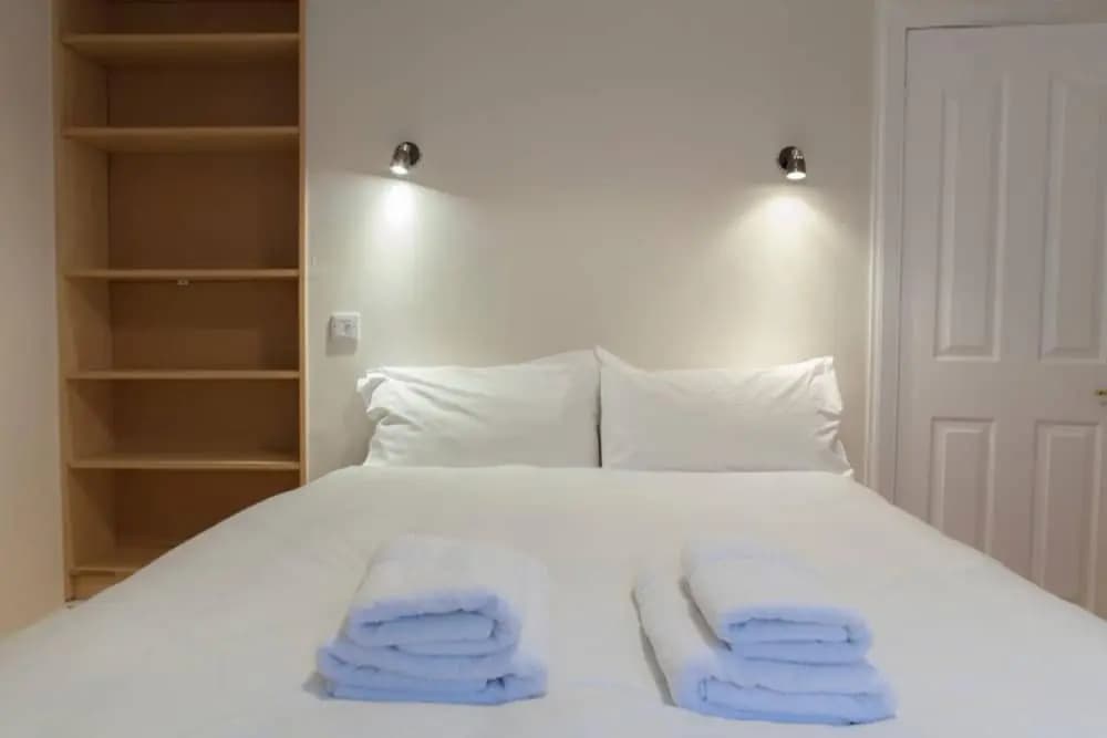 2 Bedroom Flat In West End - photo 4
