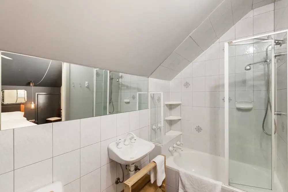 KELLY, 3BDR Northcote House - photo 8