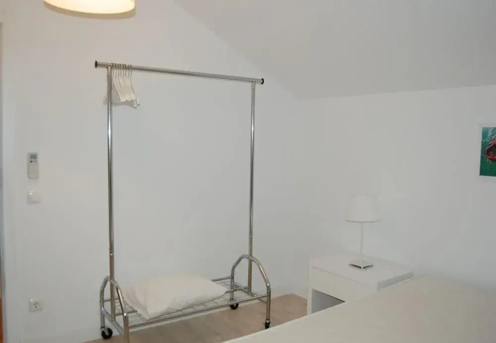 Wallis Apartments - photo 2
