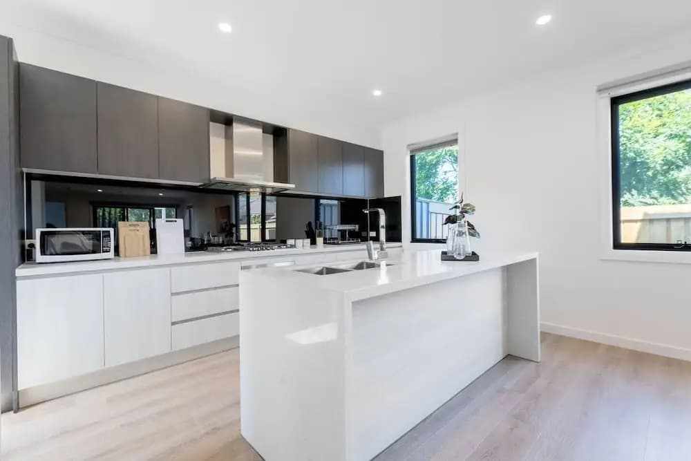 WoW Factor!luxe 4BR Townhouse@glen Waverley - main photo