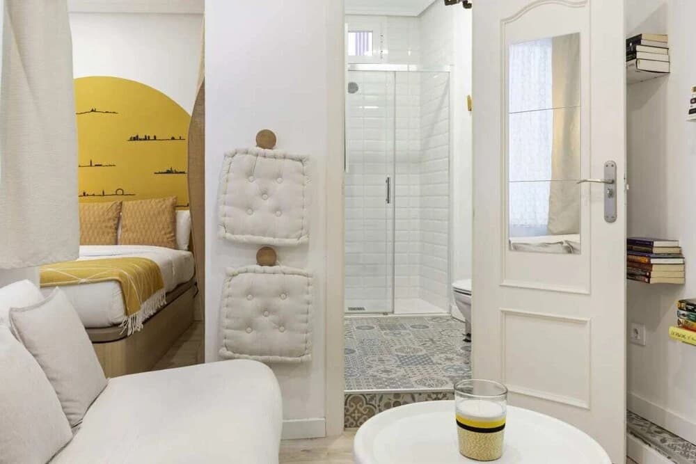 Space-saving Designer Apartment With One Bedroom in Chamberí, Madrid - photo 9
