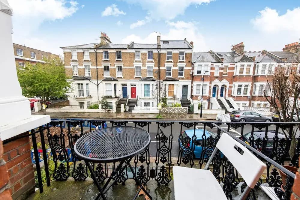 Excellent 4 Bed Apartment For Your Perfect Stay! - photo 11