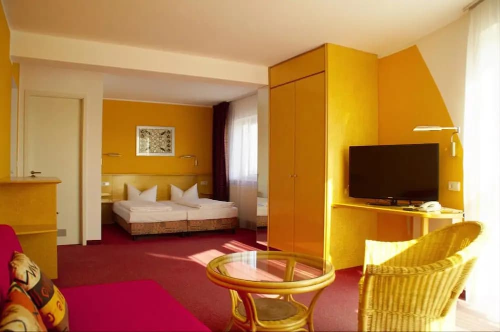 Hotel Am Buschkrugpark - photo 3