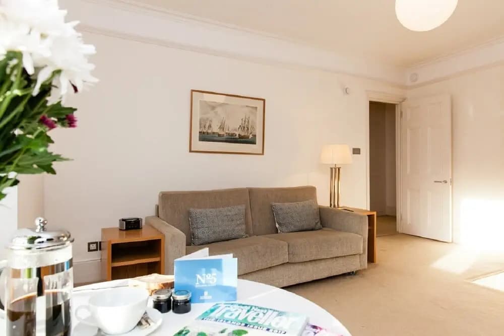 Blueprint Apartments-No 5 Doughty Street - photo 3