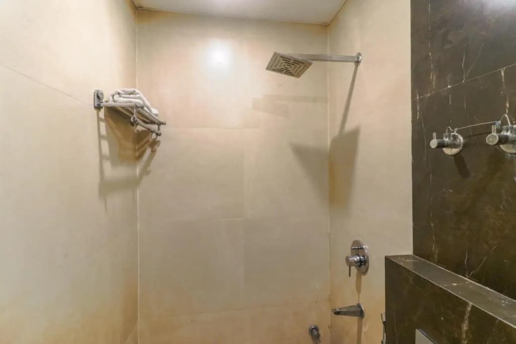 Hotel Earth - photo 7