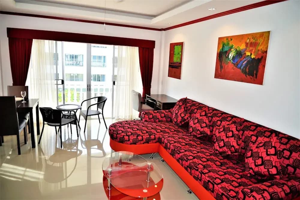 Luxury 1 bed Corner Condo - photo 14