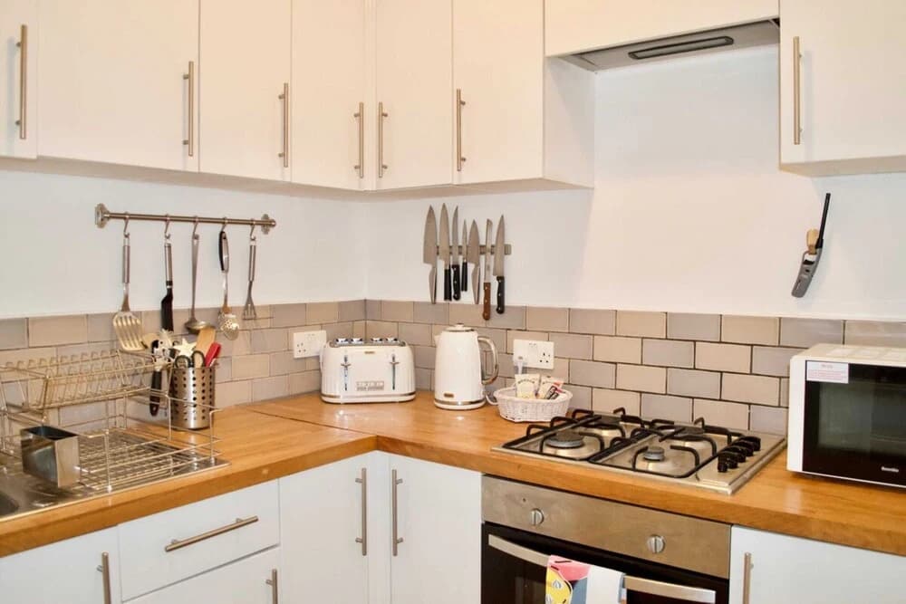 Bright And Comfortable 2 Bedroom Flat - photo 11