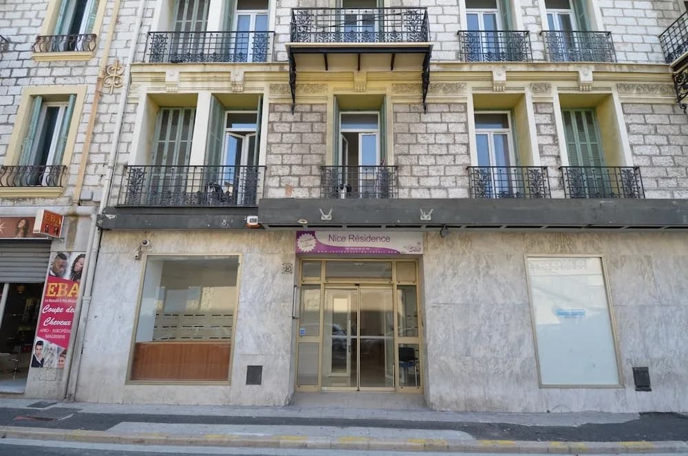 Studio in front of main train station in Nice near tramway - photo 1