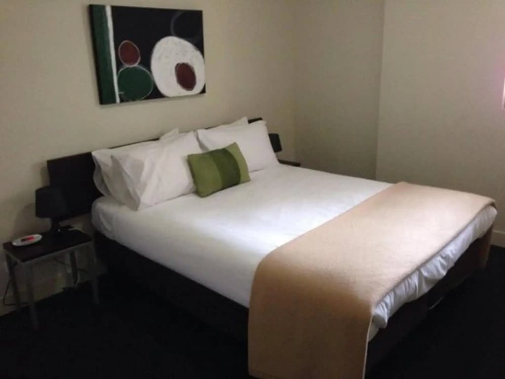 Plum Carlton Serviced Apartments - photo 2