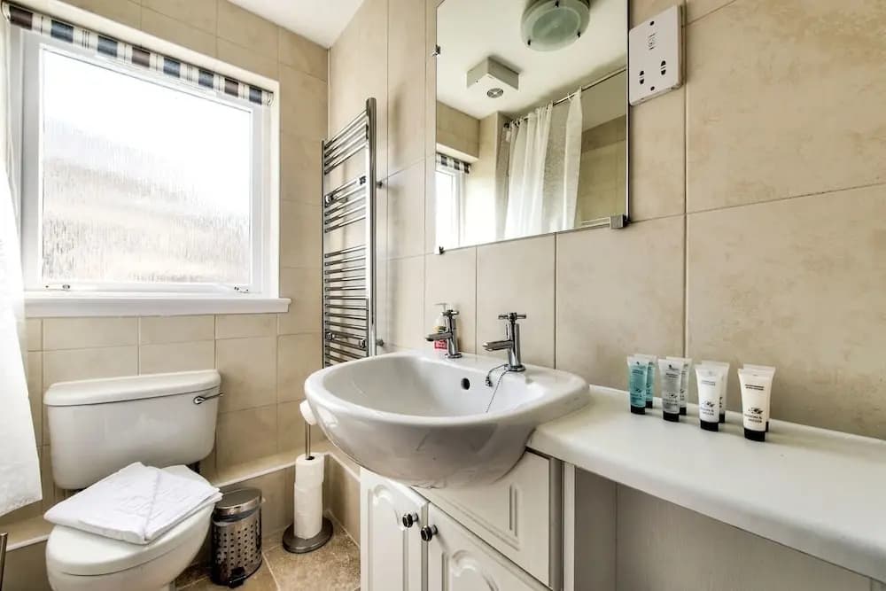 Spacious 2bed Close to City Centre - photo 7