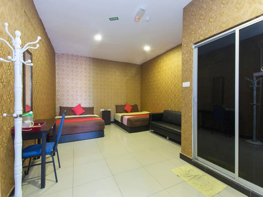 Night Queen Hotel - photo 4