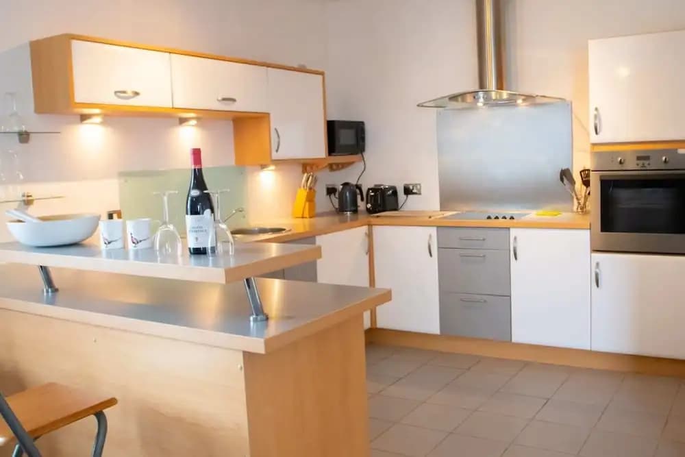 Spacious Flat In Converted Sugar Store - photo 11