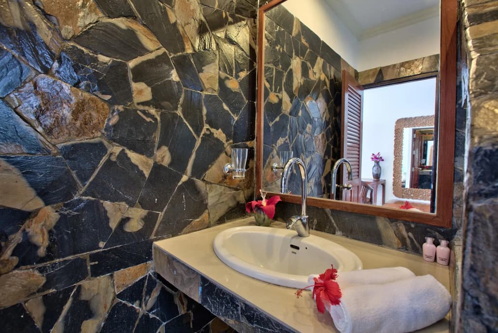 Crystal Bay Beach Resort - photo 8