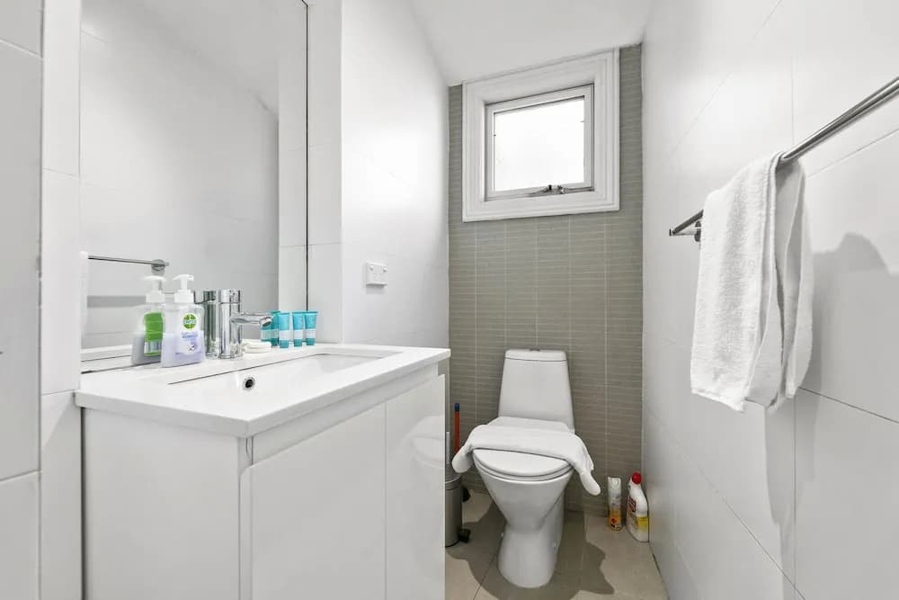 Light Filled Charming Townhouse - photo 6