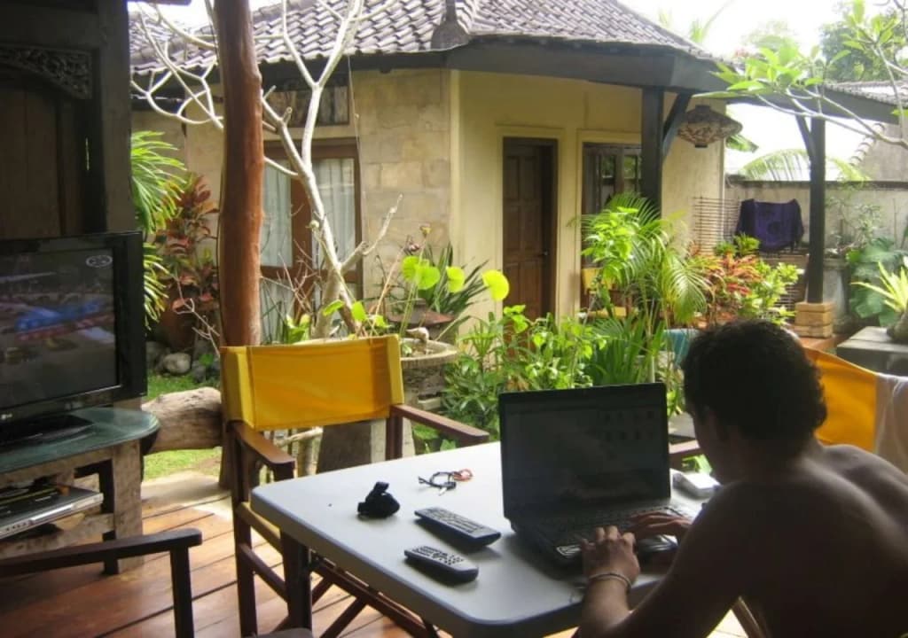 Surfer Cave Bali Accomodation - photo 4