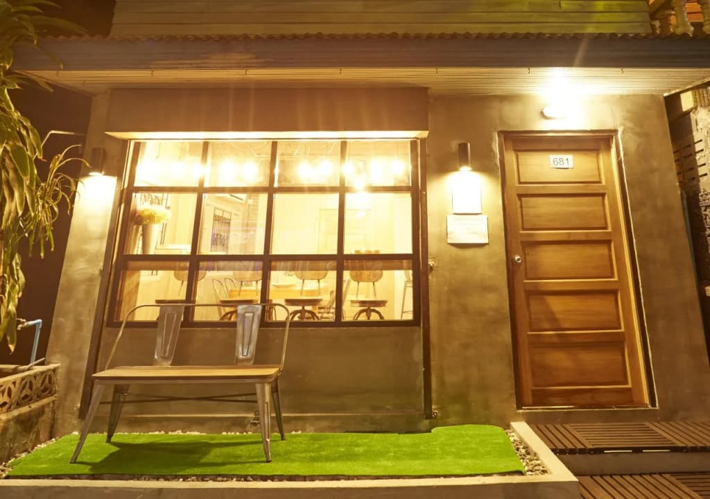The Local Surasak Hostel - photo 3