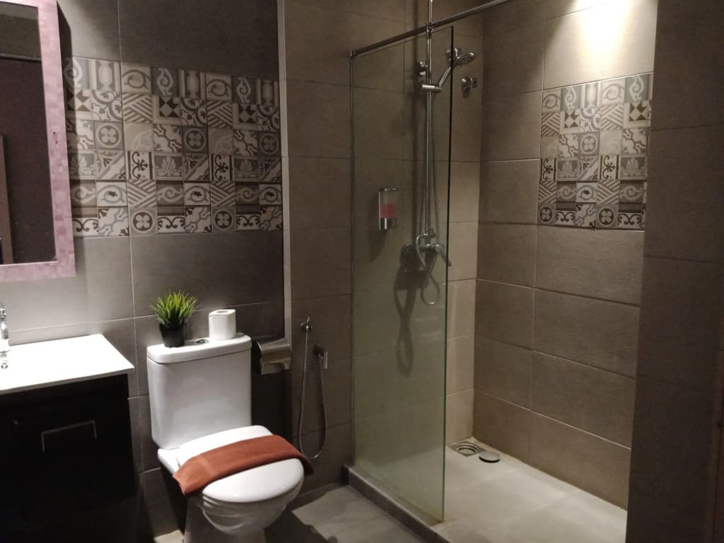 Lemon8 Hotel Apartment - photo 8