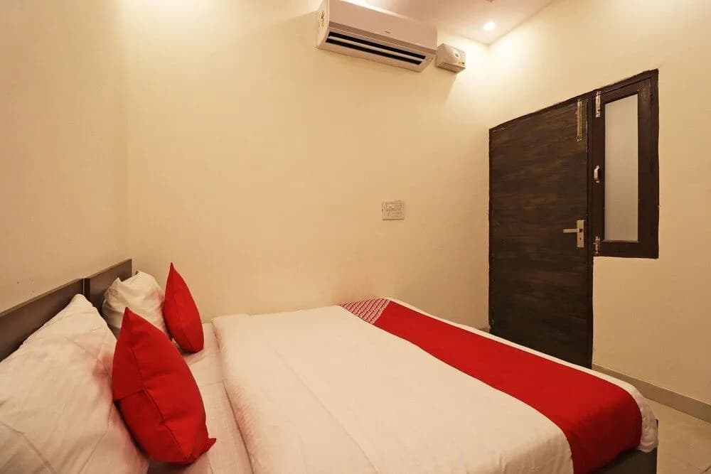 Oyo Flagship 36992 Sidharth Plaza Haiderpur - photo 3