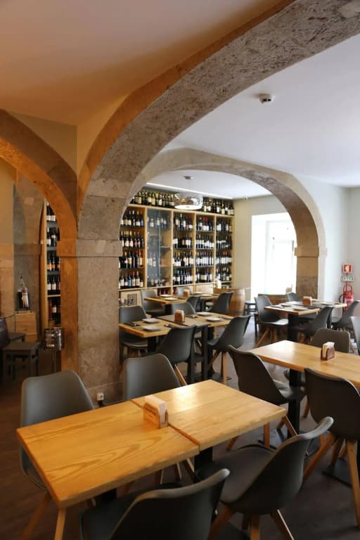 Grapes & Bites - Hostel and Wines - photo 15