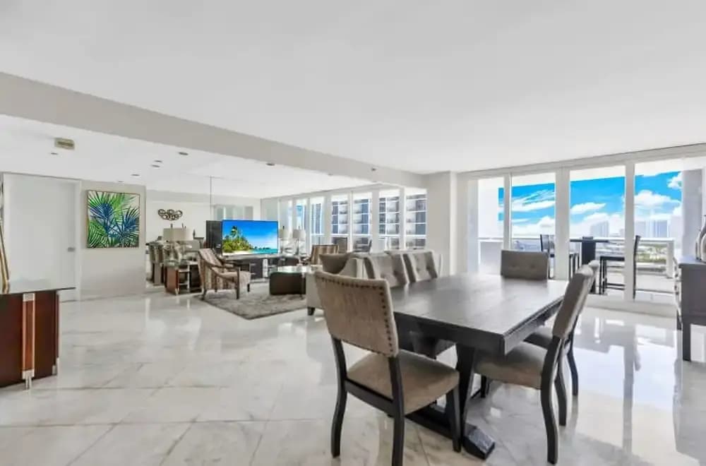 Sunny and Spacious 2 Bedroom Condo on the Bay - photo 27