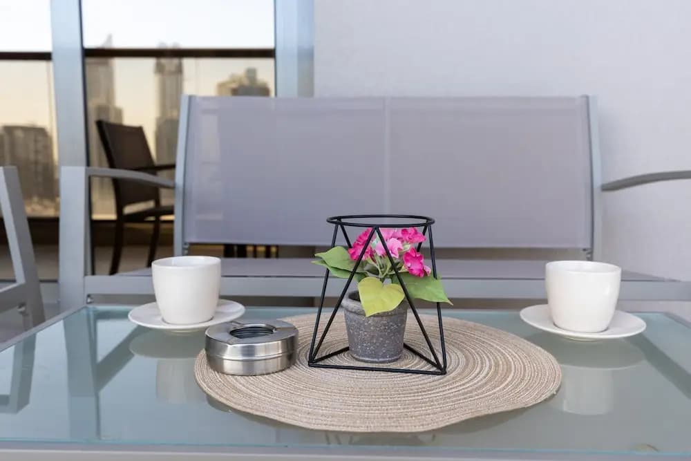 Whitesage - Spacious Apartment With Balcony Near Metro Station - photo 3