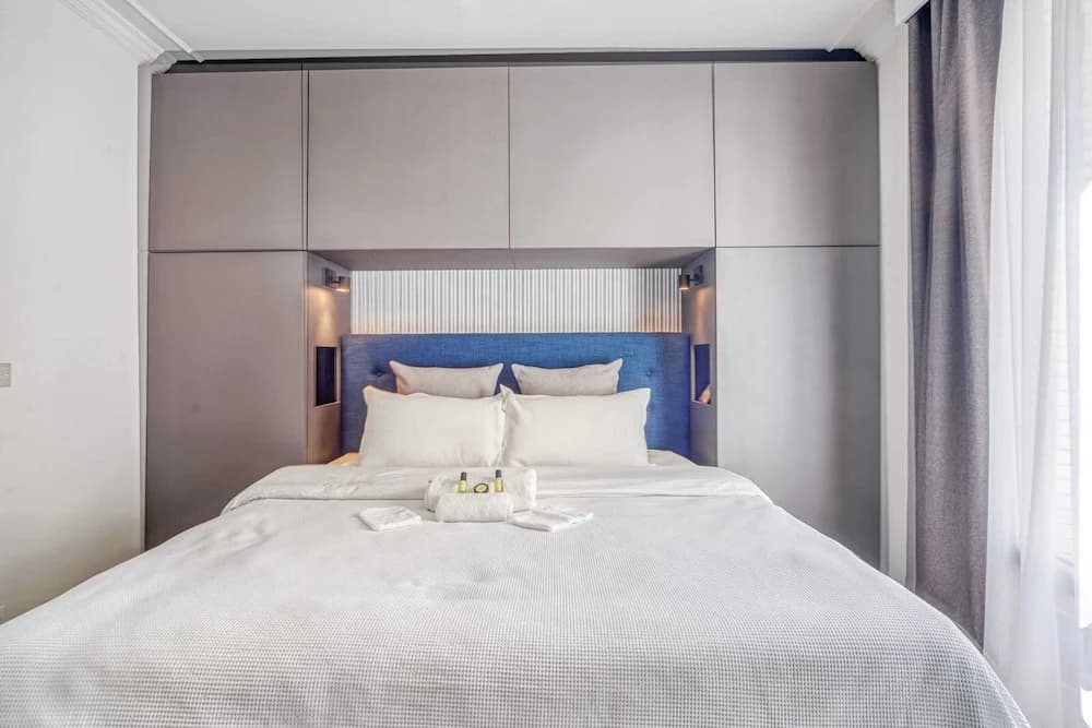 Luxe Apartment Near Père Lachaise Cemetery - photo 3