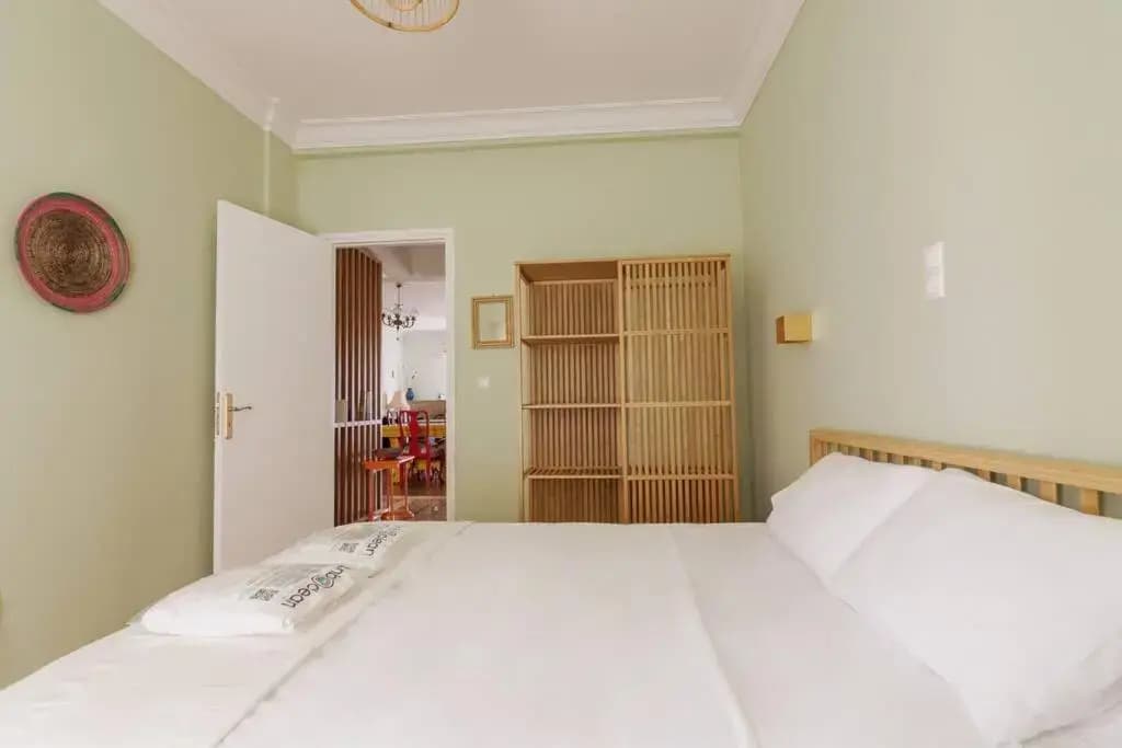 Iphigenia 2 bedroom retro downtown apartment - photo 3