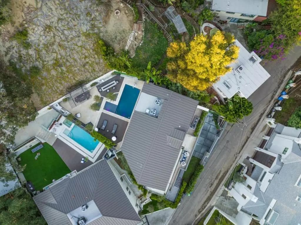 Willow Glen - Hollywood Hills Multi-level Villa With Theater & Pool - photo 15