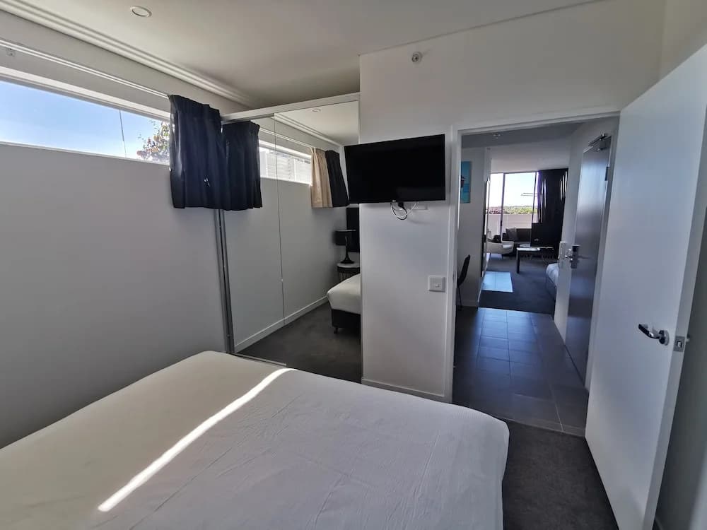 Top Level Large One Bedroom Apartment - photo 4
