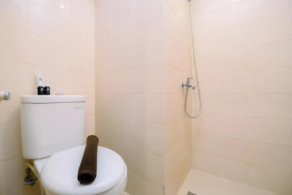 Comfort And Homey 2Br At Titanium Square Apartment - photo 7