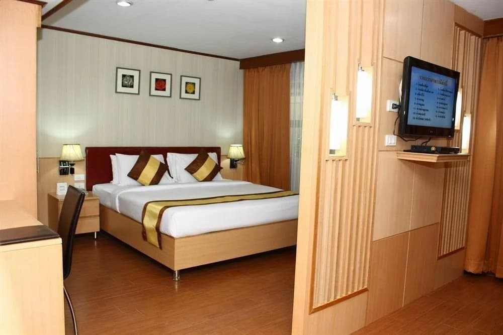 First Hotel Bangkok - photo 2