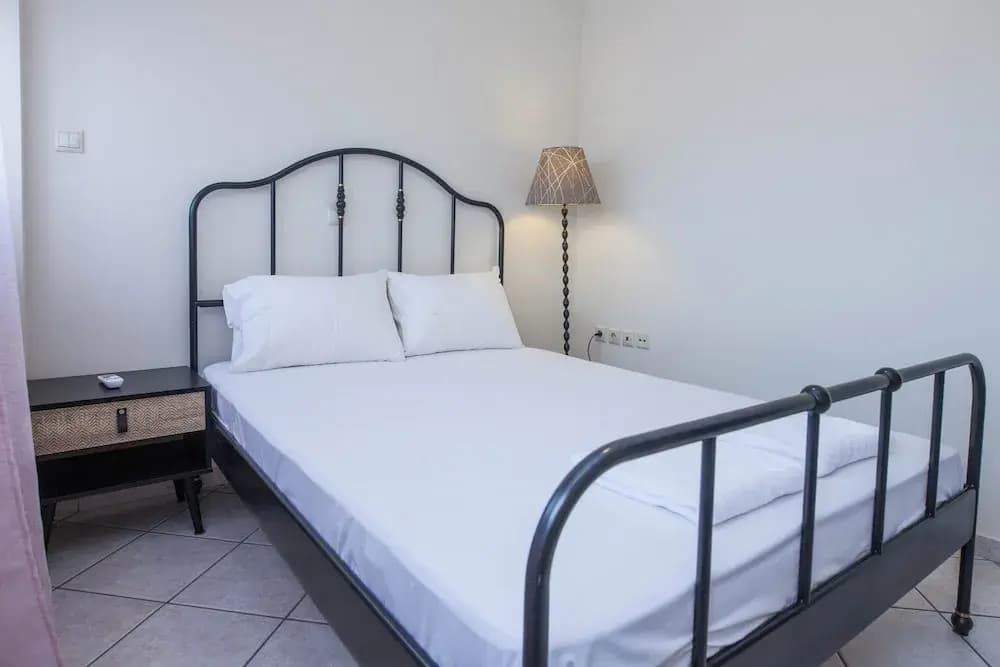 Elegant Spacious 2 Bd Apt in Petralona - photo 3