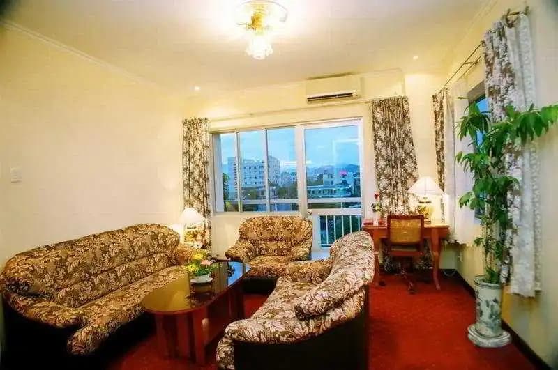 Que Huong Hotel - photo 3