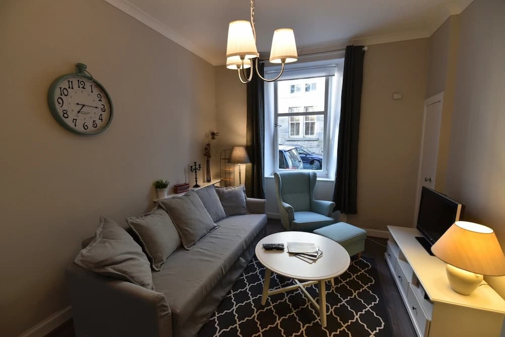 First - Caledonian House Apartment - photo 3