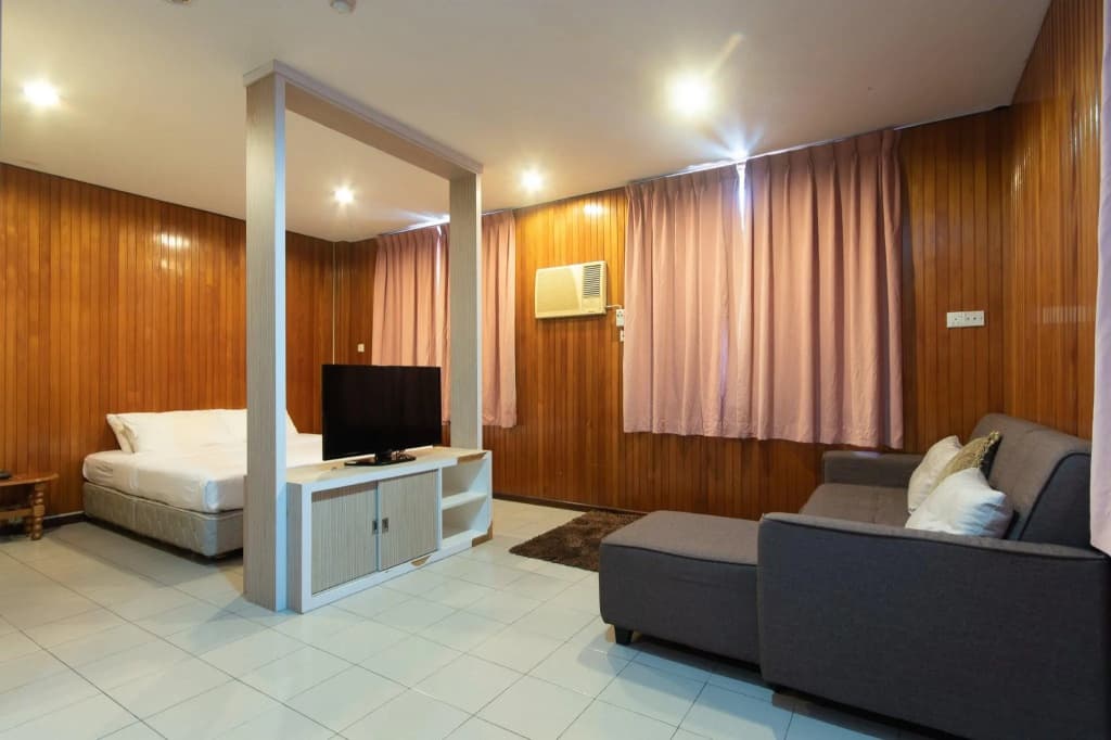 OYO 89577 Kristal Hotel - photo 3