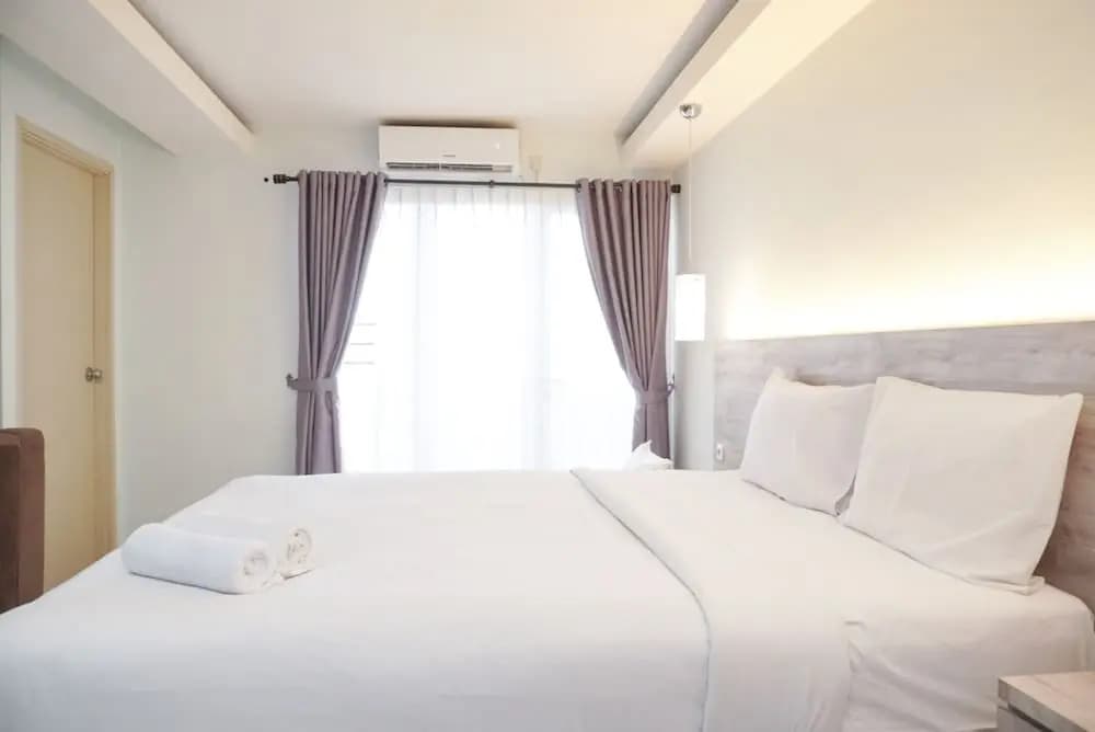 Comfort And Minimalist Studio At Amethyst Apartment - photo 3
